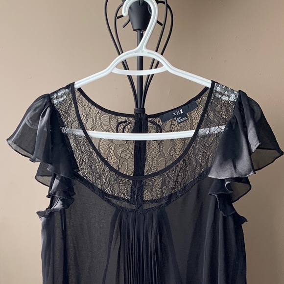 🌷Forever 21 Sheer & Lace Black Blouse - Picture 3 of 4
